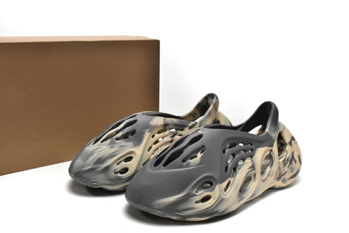 Picture of Adidas Yeezy Foam Runners _SKUfc4209232fc